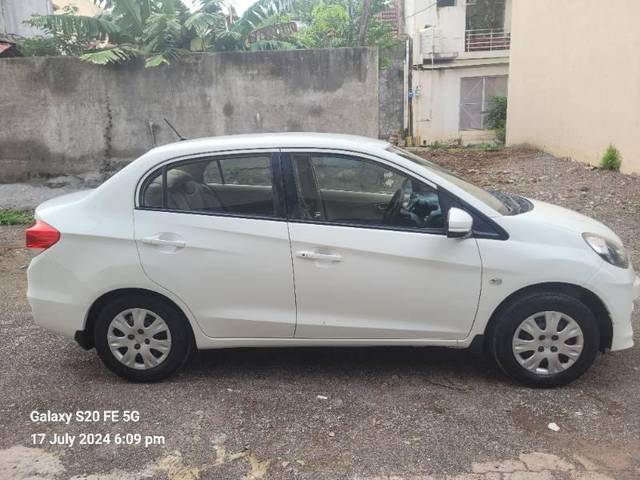 https://images10.gaadi.com/usedcar_image/4319042/original/processed_fb9c876c-0c7a-4c79-8060-2236efcf8679.jpg?imwidth=6401