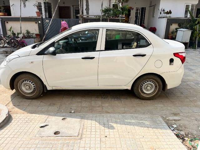 https://images10.gaadi.com/usedcar_image/4319068/original/d596eb50dcf4c0a3a588c618e4a7c1bb.jpeg?imwidth=6402