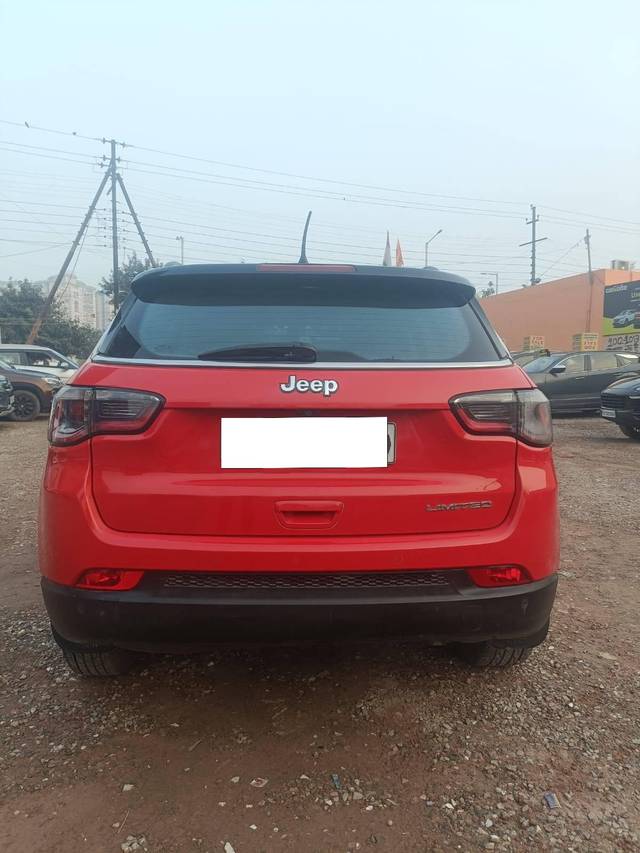 https://images10.gaadi.com/usedcar_image/4319135/original/processed_8f9453562c7960b26deb8fb633f4ef38.jpg?imwidth=6402