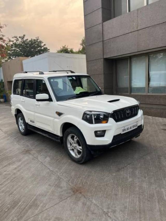 https://images10.gaadi.com/usedcar_image/4319143/original/processed_01d891d6-9d56-4873-b69d-d57f300fb559.jpg?imwidth=6400