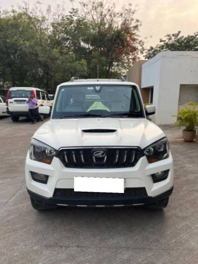 https://images10.gaadi.com/usedcar_image/4319143/original/processed_7fb441cd-63b7-45bd-962a-c5d0b941bec8.jpg?imwidth=6402