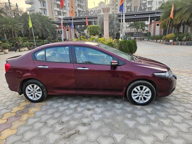 https://images10.gaadi.com/usedcar_image/4319161/original/processed_9fd68902f197cdd4f6b1857b748384a1.jpg?imwidth=6401