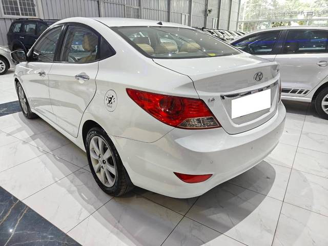 https://images10.gaadi.com/usedcar_image/4319187/original/processed_07928e308e88456dc7b29b93f0bb25f8.jpg?imwidth=6402