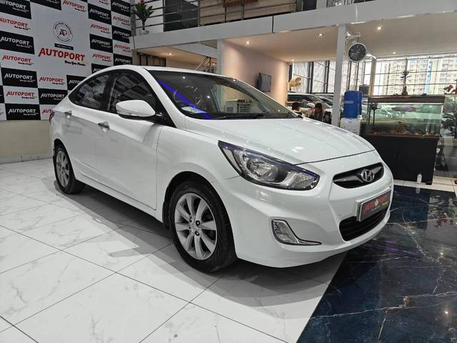 https://images10.gaadi.com/usedcar_image/4319187/original/processed_fa053596d0f4dc26fc610fe7c308b7fc.jpg?imwidth=6400