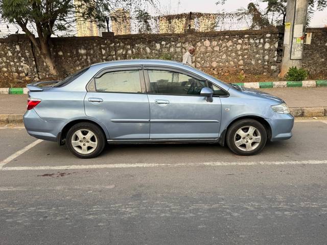 https://images10.gaadi.com/usedcar_image/4319202/original/processed_ef0faede4a1530a27f1d267e4f856817.jpg?imwidth=6401