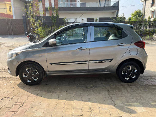 https://images10.gaadi.com/usedcar_image/4319212/original/processed_237d9858b87a299a0d204e6c5e972339.png?imwidth=6402