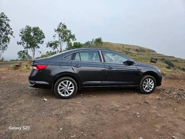 https://images10.gaadi.com/usedcar_image/4319220/original/processed_85953b90-851f-42b2-b699-196224c0c462.jpg?imwidth=6402