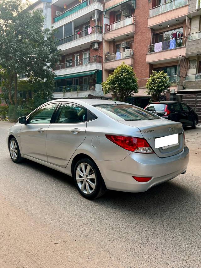 https://images10.gaadi.com/usedcar_image/4319252/original/processed_c1cb9a62c7c90fdb3b2b5f793fe9b797.jpg?imwidth=6402