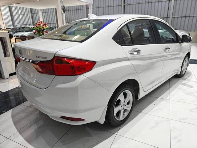 https://images10.gaadi.com/usedcar_image/4319267/original/processed_6f5b9501648892024bddeda8febb1108.jpg?imwidth=6401