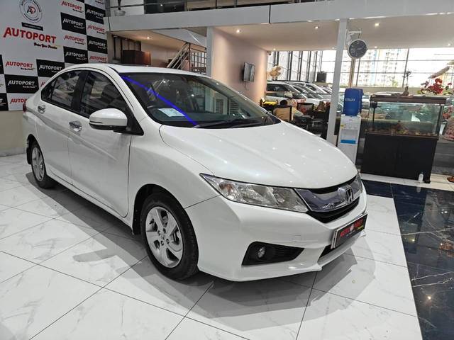 https://images10.gaadi.com/usedcar_image/4319267/original/processed_bd465691b8f8b259f018f08a4b786fcf.jpg?imwidth=6400