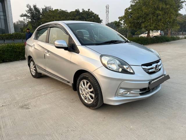 https://images10.gaadi.com/usedcar_image/4319320/original/156cf02d8613f207f192d855ef990a95.jpg?imwidth=6400