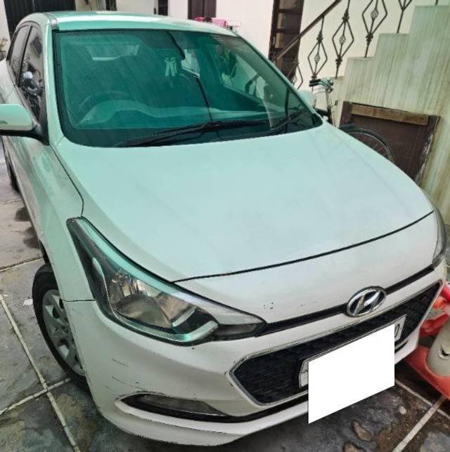 https://images10.gaadi.com/usedcar_image/4319372/original/processed_f38350c4-ff43-4ab9-865d-e598892148c0.jpg?imwidth=6402