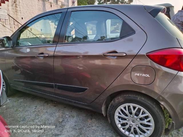 https://images10.gaadi.com/usedcar_image/4319394/original/processed_09240e5f-fc0b-4f62-b6b8-6a6d417a75aa.jpg?imwidth=6400