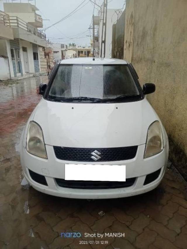 https://images10.gaadi.com/usedcar_image/4319411/original/processed_ef6d1fb2-4545-44e1-8da6-3d9303f65475.jpeg?imwidth=6400