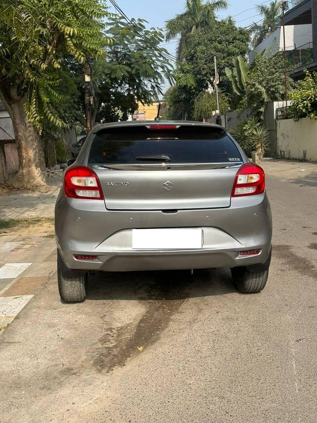 https://images10.gaadi.com/usedcar_image/4319458/original/processed_2feac56e381ef874af5553bd558b8057.jpg?imwidth=6401