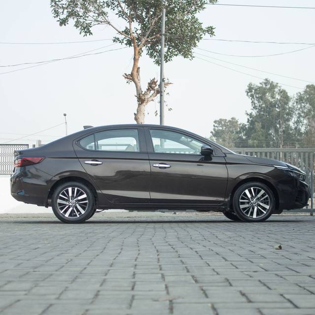 https://images10.gaadi.com/usedcar_image/4319621/original/c1ae11e993c5088e64c09fa40a295865.jpg?imwidth=6401