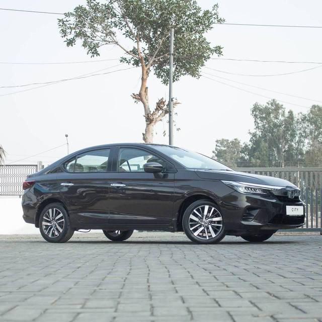 https://images10.gaadi.com/usedcar_image/4319621/original/processed_7493549fefc166c1892c78b6efad0b01.jpg?imwidth=6400