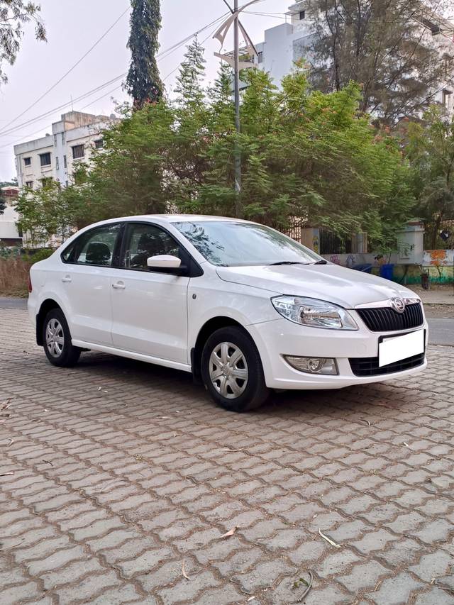 https://images10.gaadi.com/usedcar_image/4319823/original/processed_206ee23582e76de433812afdb22f8c8c.jpg?imwidth=6400