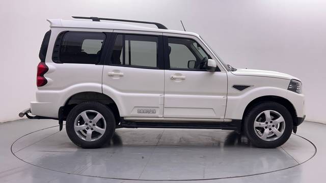 https://images10.gaadi.com/usedcar_image/4320877/original/2f715bb5db6baca7464813981d98266b.JPG?imwidth=6400