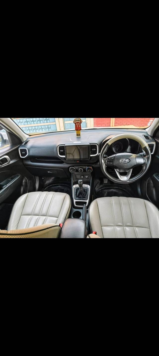 https://images10.gaadi.com/usedcar_image/4321001/original/processed_b86f1bc502b25261c0d950f84e310365.jpg?imwidth=6402