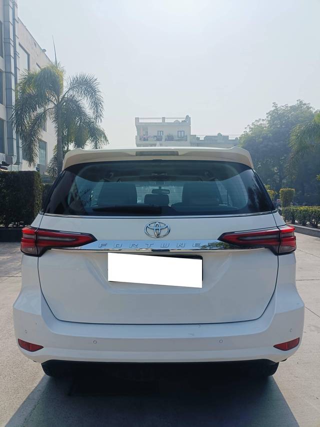 https://images10.gaadi.com/usedcar_image/4321005/original/processed_b52c8e90fd40c19ec36af65647558958.jpg?imwidth=6402