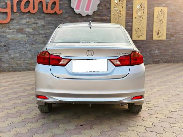 https://images10.gaadi.com/usedcar_image/4321011/original/processed_52ce3306e2583fd968854c10263a0015.jpg?imwidth=6402