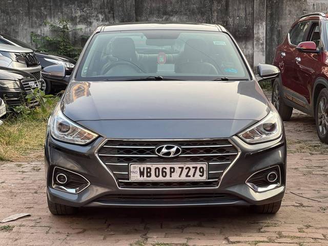 https://images10.gaadi.com/usedcar_image/4321085/original/processed_76a872c1fd371418eec3167354e4fd8b.jpg?imwidth=6402