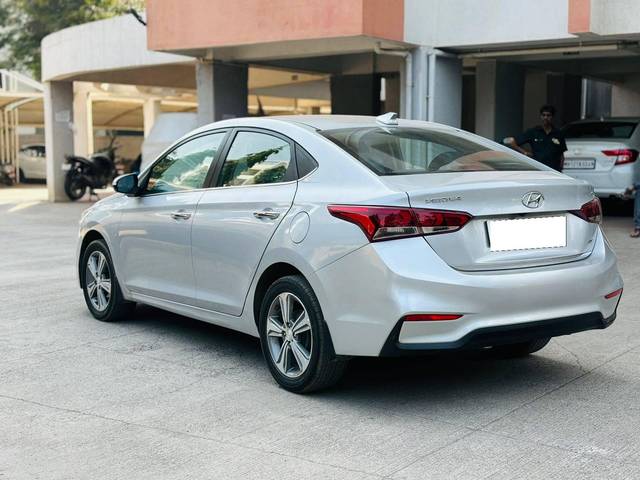 https://images10.gaadi.com/usedcar_image/4321115/original/processed_517dd305483a576617433d53ad4880cd.jpg?imwidth=6402