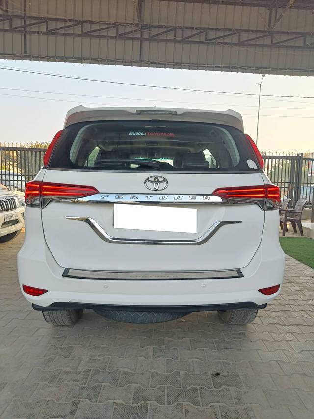 https://images10.gaadi.com/usedcar_image/4321251/original/processed_48928f7a6749adeffe5d3481b7258b85.jpg?imwidth=6401