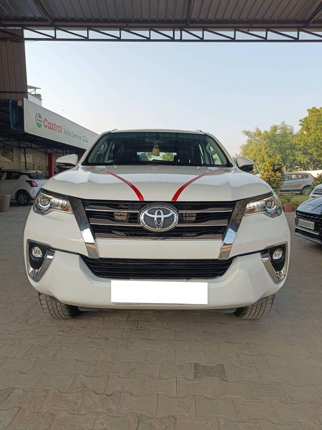 https://images10.gaadi.com/usedcar_image/4321251/original/processed_f2643d0ed5b8b377826be79e95590d00.jpg?imwidth=6400