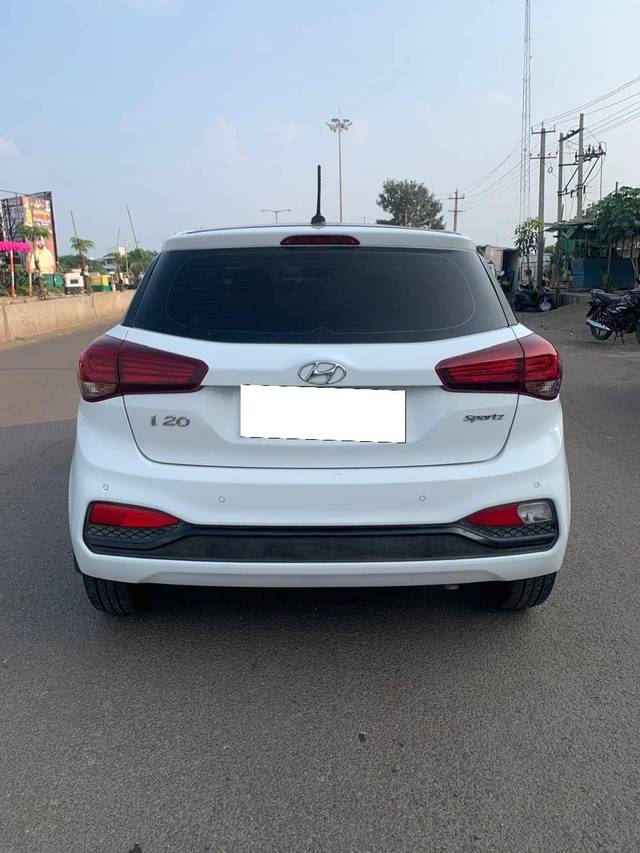 https://images10.gaadi.com/usedcar_image/4321270/original/processed_e3158dd675ffb994b8d91bf001fbb979.jpg?imwidth=6401