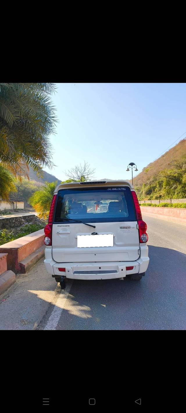 https://images10.gaadi.com/usedcar_image/4321293/original/processed_d8688a9c8bfd6b5f70f023cf98f03d25.jpg?imwidth=6401