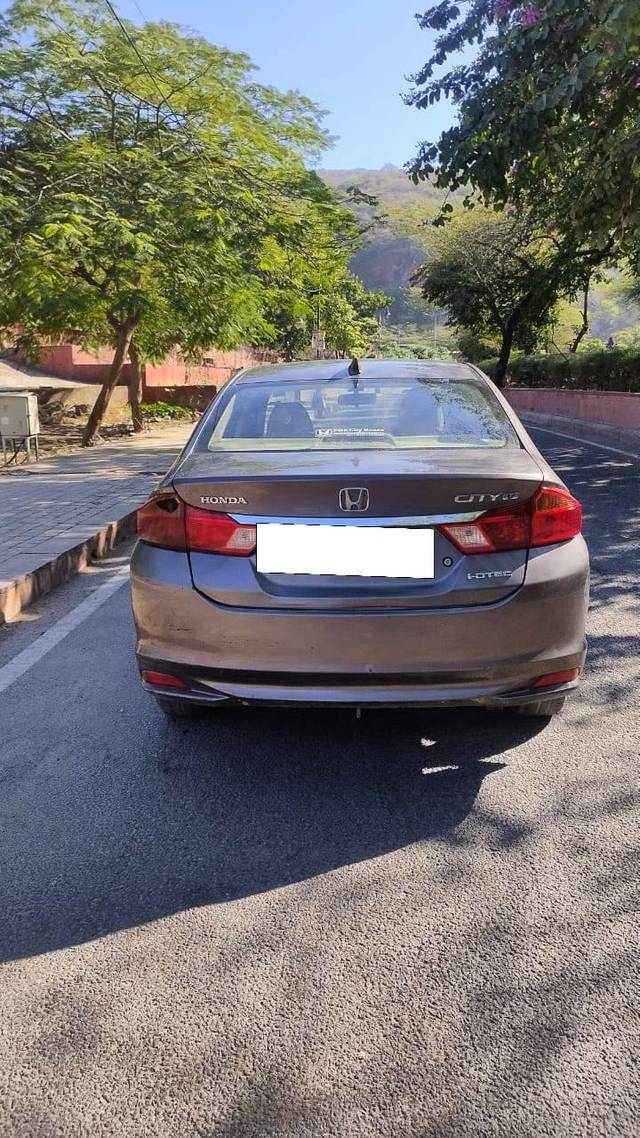 https://images10.gaadi.com/usedcar_image/4321374/original/processed_2f4b2b979939a67a5f7b34d01990c1be.jpg?imwidth=6401