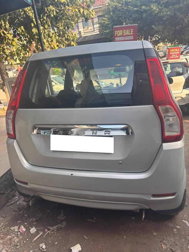 https://images10.gaadi.com/usedcar_image/4321494/original/processed_cfa6e859d49a211455bf09bb86b0d667.jpg?imwidth=6401