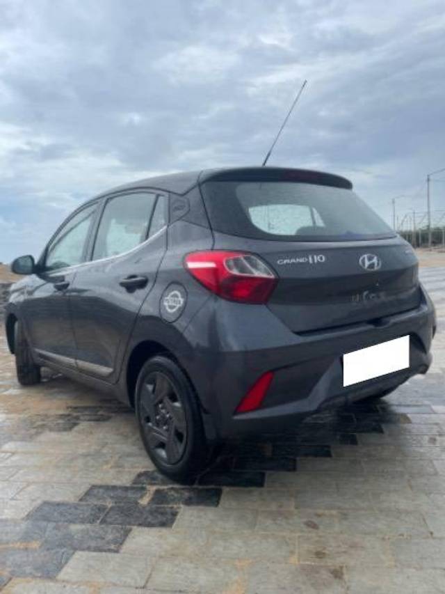 https://images10.gaadi.com/usedcar_image/4321588/original/processed_0311b398-815b-48a5-9488-75735d069beb.jpeg?imwidth=6402