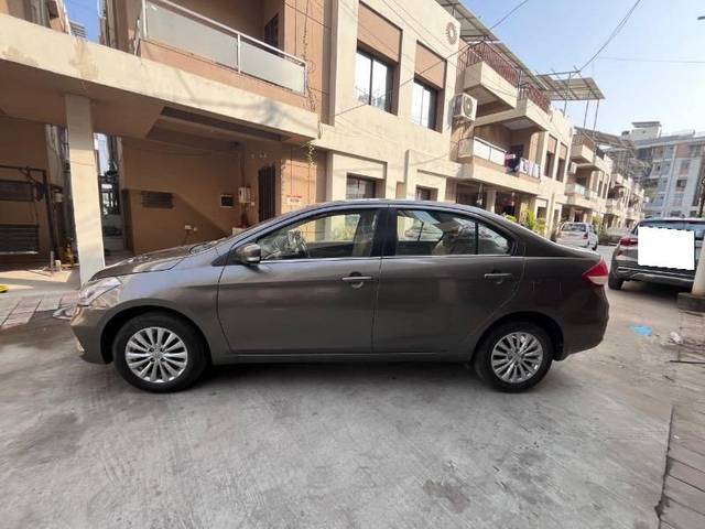 https://images10.gaadi.com/usedcar_image/4321737/original/processed_37007deb-ce9b-4593-add8-2c6ab39bc181.jpeg?imwidth=6402