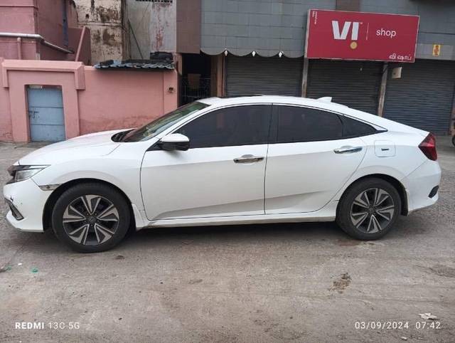 https://images10.gaadi.com/usedcar_image/4321875/original/processed_c785b3ad-a32a-49c4-a321-7208fd8cef56.jpg?imwidth=6401