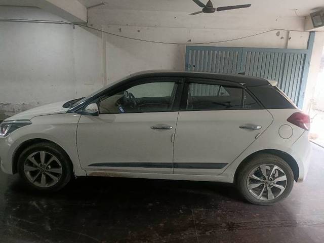 https://images10.gaadi.com/usedcar_image/4321964/original/a69604af748784d42295359e6a9cb140.jpg?imwidth=6402