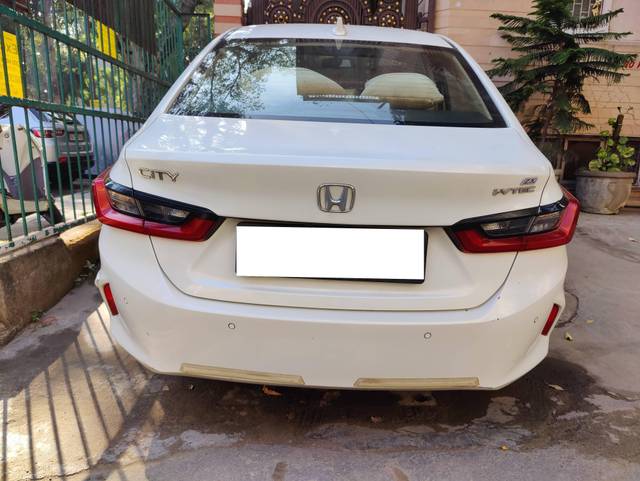 https://images10.gaadi.com/usedcar_image/4321997/original/processed_0f08a7be29be3ad899dfa690c9821c9f.jpg?imwidth=6401