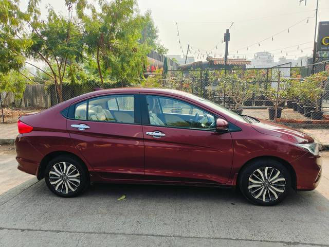 https://images10.gaadi.com/usedcar_image/4322001/original/processed_946bf75ddc478da80aada81f4044f552.jpg?imwidth=6401