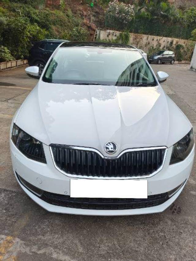 https://images10.gaadi.com/usedcar_image/4322004/original/437e8bfe66b65a6333df46c16b0eb7e9.jpg?imwidth=6400