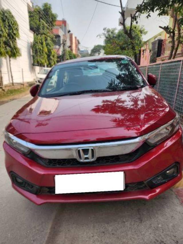 https://images10.gaadi.com/usedcar_image/4322076/original/d0082b8eaa1881a7a9698569cc54443d.jpg?imwidth=6400