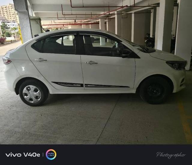 https://images10.gaadi.com/usedcar_image/4322131/original/processed_317331de-44e0-435e-8272-4d1fe288f036.jpg?imwidth=6401