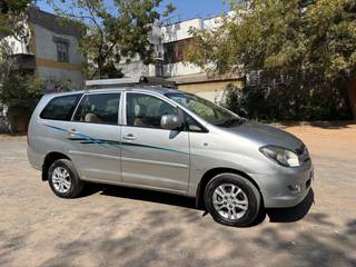 Toyota Innova 2004-2011 Toyota Innova 2.5 V Diesel 7-seater