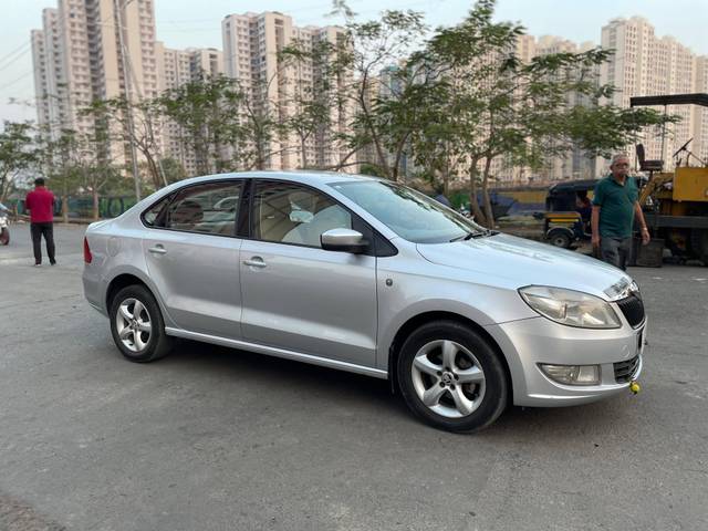 https://images10.gaadi.com/usedcar_image/4322179/original/processed_63ed8bdd47ced083677759a4b735cc9e.jpg?imwidth=6400