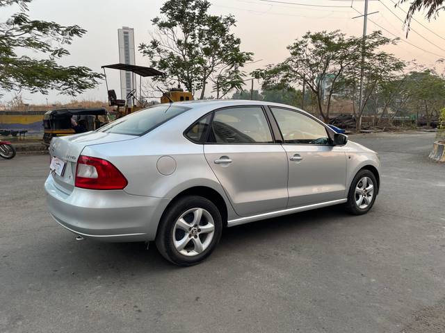 https://images10.gaadi.com/usedcar_image/4322179/original/processed_ad464689487599a7ef6ac0706c1f1dd1.jpg?imwidth=6402