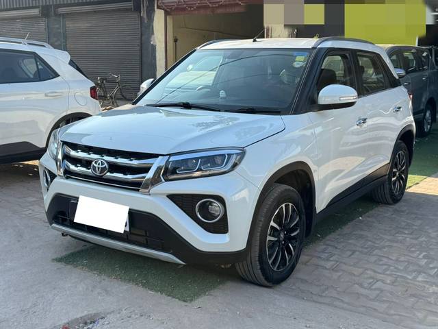 https://images10.gaadi.com/usedcar_image/4322218/original/8f6892ee7548b9e97e61142408cbb6e5.jpg?imwidth=6402