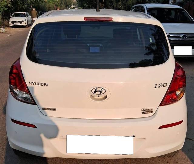 https://images10.gaadi.com/usedcar_image/4322242/original/processed_b8e92f942639f30810c292e624800e73.jpg?imwidth=6401