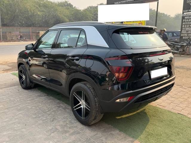 https://images10.gaadi.com/usedcar_image/4322331/original/processed_processed_afcb8d73b3f616904a1bd986a1a0ea03.jpg?imwidth=6402