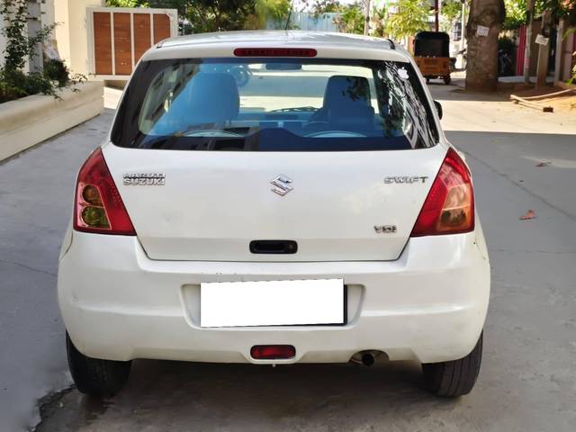 https://images10.gaadi.com/usedcar_image/4322367/original/processed_83fc2e21fae0653b935f198fdc380425.jpg?imwidth=6402